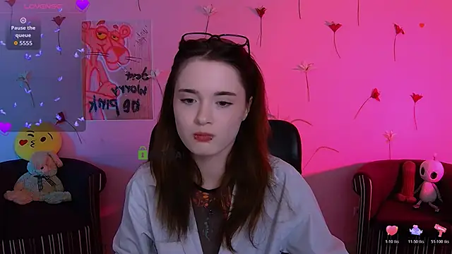liana kisses online show from May 5, 7:06 pm