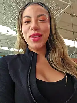 Karen San Miguel online show from November 6, 8:04 pm