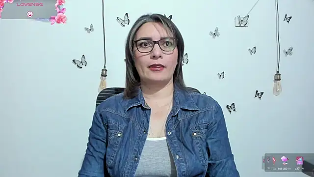 Amie Adams82  online show from October 14, 5:15 pm