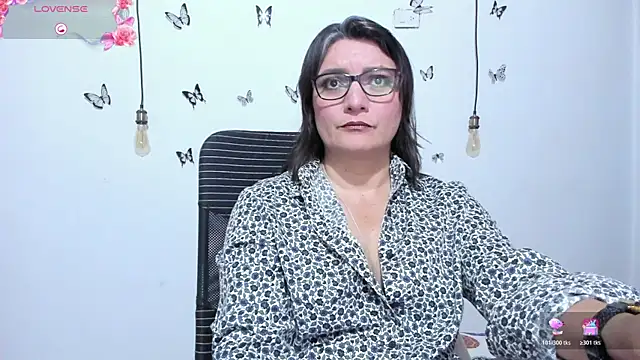 Amie Adams82  online show from April 28, 1:26 pm