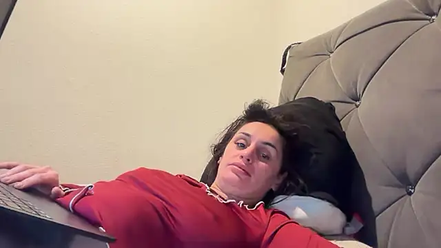 JeSuisUnTapin online show from December 21, 7:51 pm