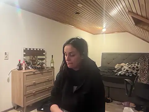 JeSuisUnTapin online show from December 2, 7:49 pm