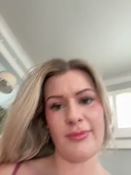 Snapshot of LoveShae_ chatting on October 2, 9:31 pm LoveShae online show from October 2, 9:31 pm