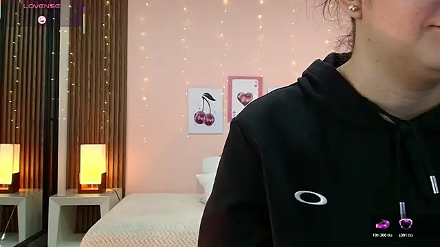 alina martinelli online show from April 10, 12:00 pm