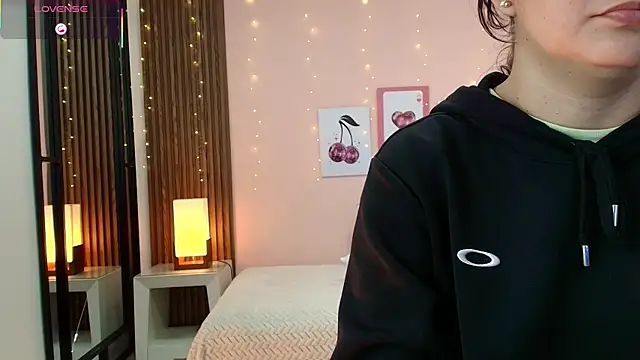 alina martinelli online show from April 8, 11:45 am