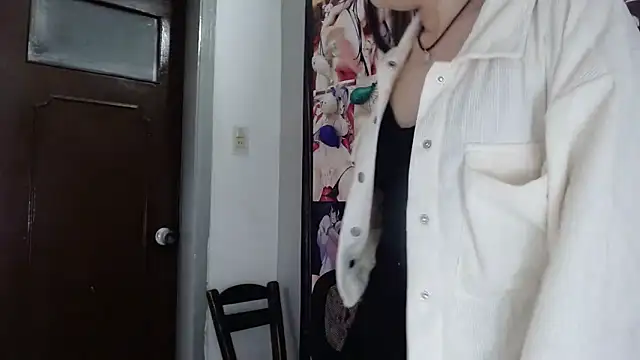 Snapshot of Nylaahh_ chatting on October 15, 8:33 pm Nylaahh online show from October 15, 8:33 pm