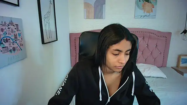 shaneelle online show from December 20, 4:16 am