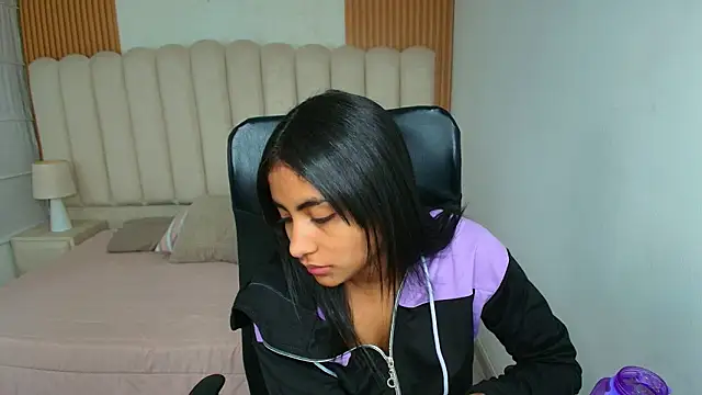 shaneelle online show from February 11, 3:30 am