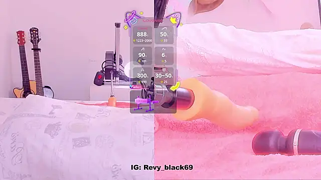 Snapshot of revy_blacck chatting on October 2, 4:45 pm revy blacck online show from October 2, 4:45 pm