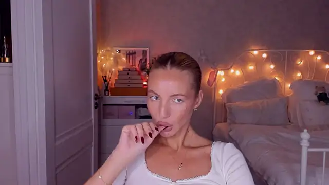 Snapshot of aestetick chatting on October 7, 4:33 pm aestetick online show from October 7, 4:33 pm