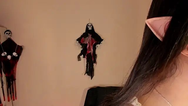 dakotaa   online show from October 31, 8:24 pm