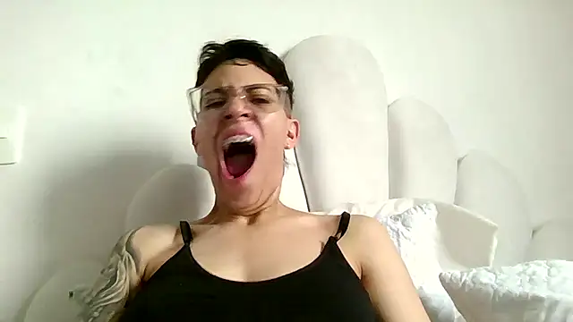 Cutie Shy  online show from July 9, 1:24 pm