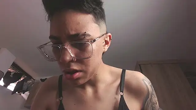 Cutie Shy  online show from June 9, 12:59 pm