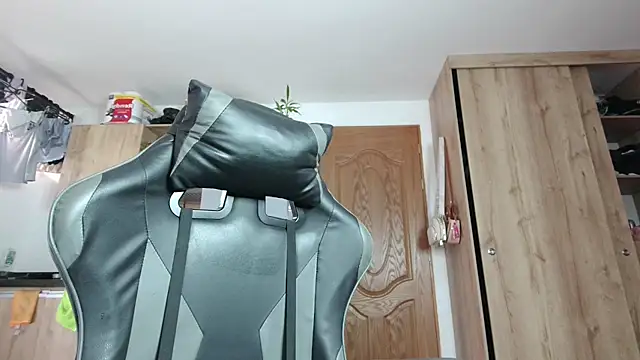 Cutie Shy  online show from June 23, 1:09 pm