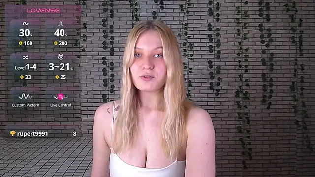 Snapshot of amiliduchess chatting on October 13, 9:56 am amiliduchess online show from October 13, 9:56 am