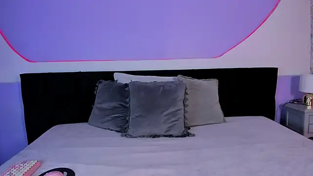 Julieta Cortes   online show from November 22, 12:19 pm