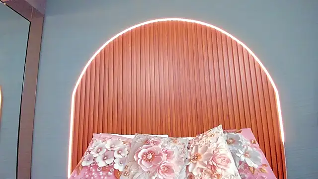 NayeCloud online show from December 19, 4:27 am