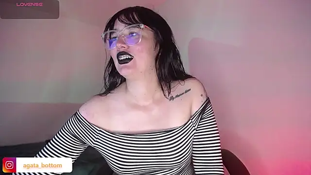 NewAgatha Bolton online show from July 6, 8:11 pm