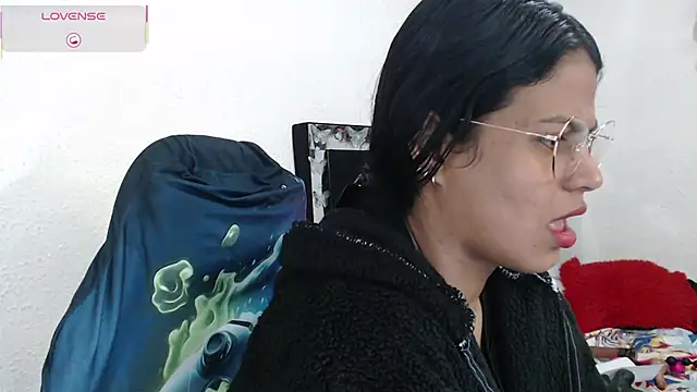 SweetAlmaa online show from November 7, 10:43 am