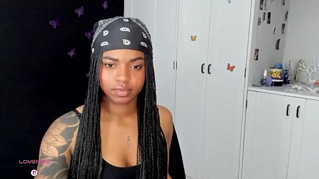 Snapshot of Marce_22 chatting on October 6, 12:38 am Marce 22 online show from October 6, 12:38 am
