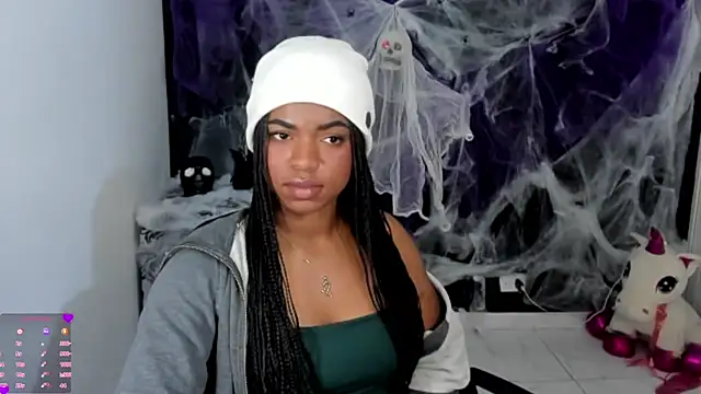 Snapshot of Marce_22 chatting on October 13, 1:41 am Marce 22 online show from October 13, 1:41 am