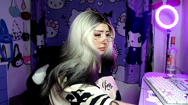 lussyevans24 online show from March 9, 2:26 am