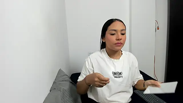monse 02 online show from June 16, 3:35 pm