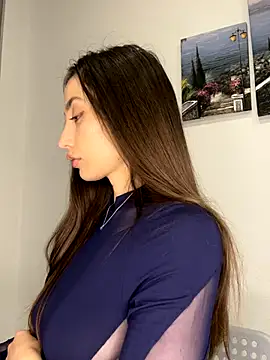 Polli Kiss online show from January 7, 7:39 pm