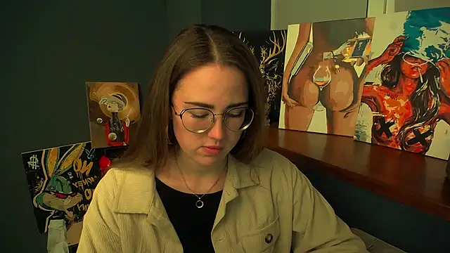 luxie milady online show from April 14, 1:11 pm