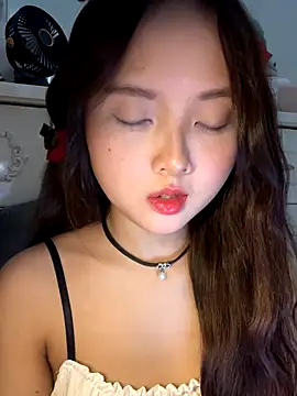 Snapshot of Alice1818 chatting on September 17, 7:06 am Alice1818 online show from September 17, 7:06 am