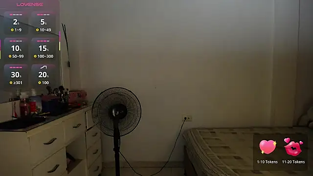 Snapshot of mirand_zackyx chatting on October 20, 7:39 pm mirand zackyx online show from October 20, 7:39 pm