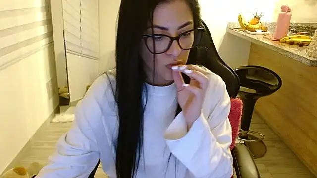 Charlotte cute18 online show from January 10, 4:39 am