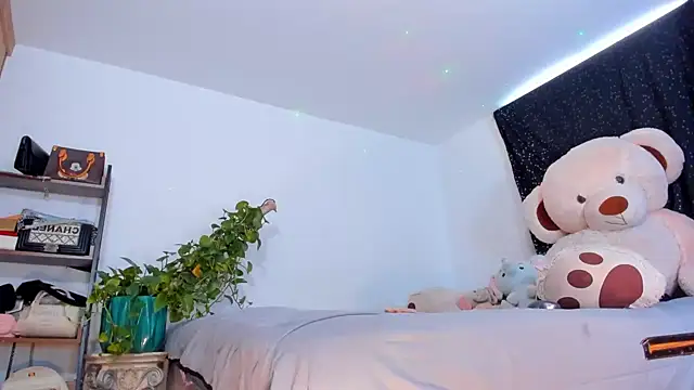 The queen of pleasure online show from May 15, 7:38 pm