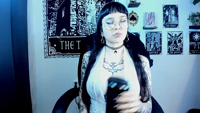 Demongirl6666 online show from October 28, 7:19 pm