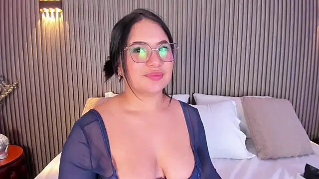 HannaKarson online show from March 29, 8:46 am