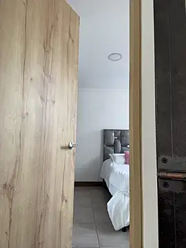 LauraCadwell online show from January 18, 1:40 pm