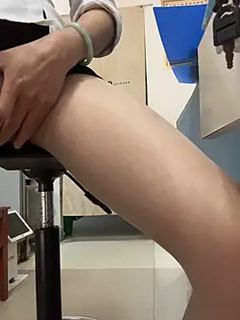 andii-1 online show from April 1, 2:23 am