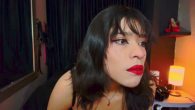 AvaLusty online show from November 26, 4:41 pm