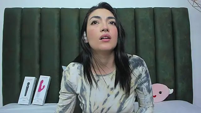 ThailyCherry online show from November 4, 8:25 pm