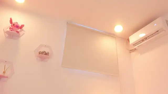 meganrossee69 online show from April 21, 8:16 pm