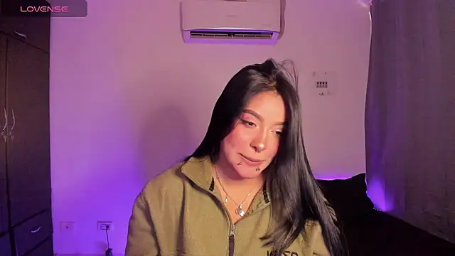 Mariana Hasper  online show from June 18, 6:24 pm