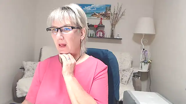 Snapshot of FleurMays chatting on October 5, 5:56 am FleurMays online show from October 5, 5:56 am