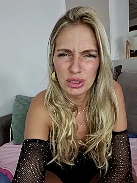 Snapshot of Lydie_off chatting on September 15, 11:07 am Lydie off online show from September 15, 11:07 am