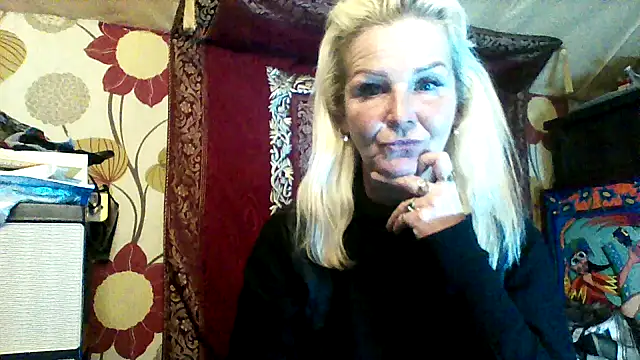 CassandraSandra44 online show from February 26, 4:17 pm