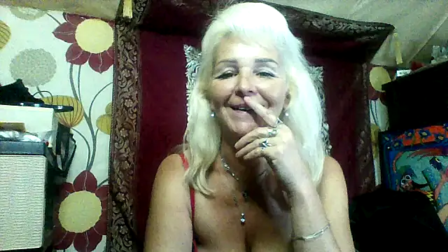 CassandraSandra44 online show from November 7, 7:14 am