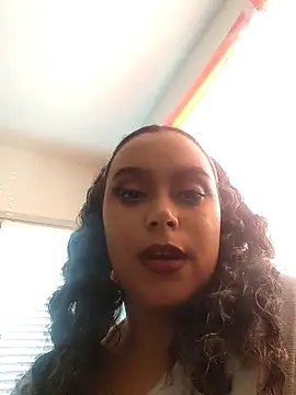 cinnaminnie online show from April 5, 11:26 pm