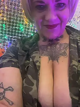 Hunniebunnie78 online show from July 13, 5:35 pm