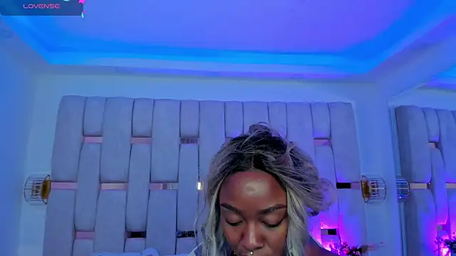 mia schwarz online show from April 8, 9:50 pm