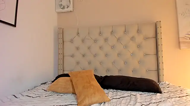 vanesasexyhot21 online show from December 3, 3:09 am