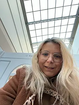 EmyLana online show from October 30, 8:49 am